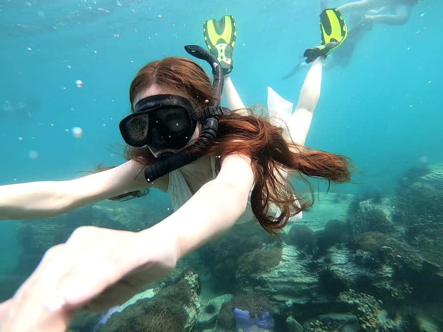 Pattaya: Exclusive 3-Island Catamaran Tour with Buffet Lunch - Food, drinks, and the social mood aboard