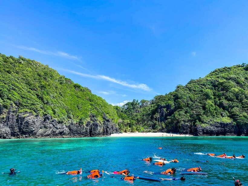 Phi Phi Highlight: Full-Day Island by Speedboat or Catamaran - Phi Phi National Park and the approach to the islands