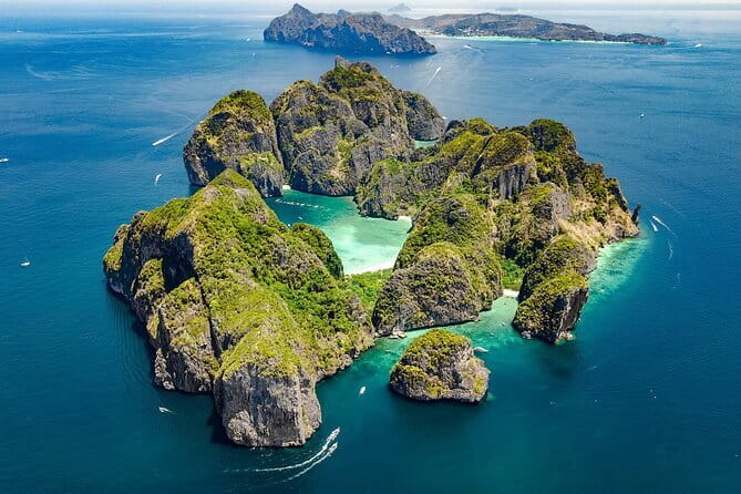 Phi Phi Maya and Maithon by Indigo Luxury Catamaran in Phuket - Maya Bay and the reality of a famous beach