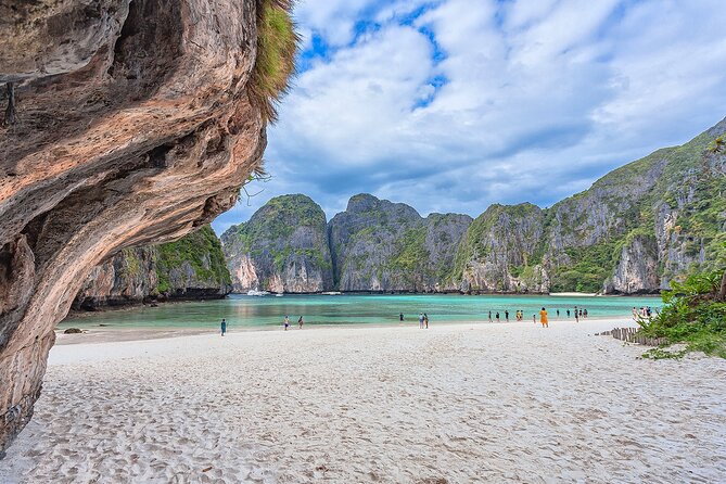 Phi Phi, Maya, Khai and Pileh Day Trip by Speed Catamaran From Phuket - Maya Bay: the famous stop on a fixed schedule