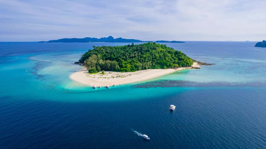 Phuket: Bamboo Island and Phi Phi Islands by Fast Catamaran - The crew makes the long day easier