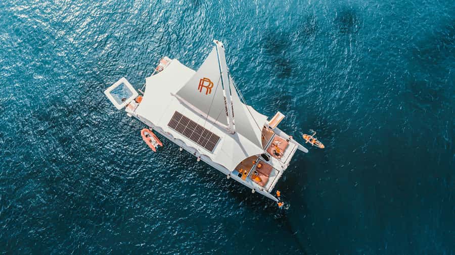 Phuket: Coral and Racha lslands Catamaran Tour with Lunch - Lunch onboard, with a few sensible expectations