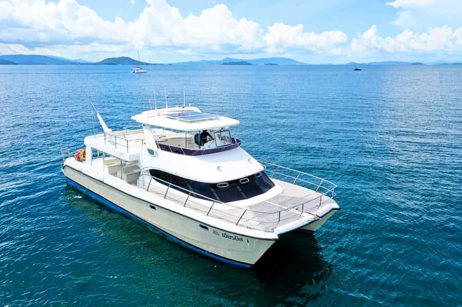 Phuket/Khao Lak: Similan Islands Luxury Catamaran Experience - The pre-dawn transfer from Phuket to Thap Lamu