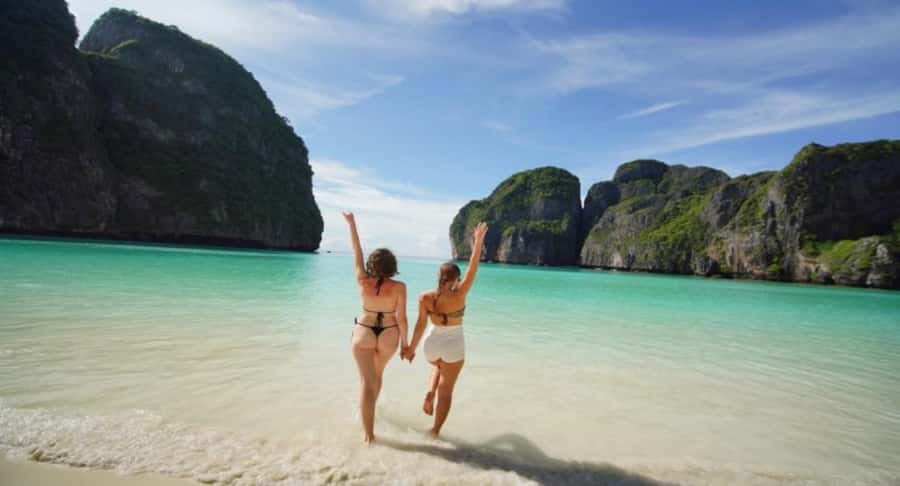 Phuket:Phi Phi, Bamboo, Maiton, Maya Speed Catamaran Tour - Phi Phi Don combines lunch with the main sightseeing block