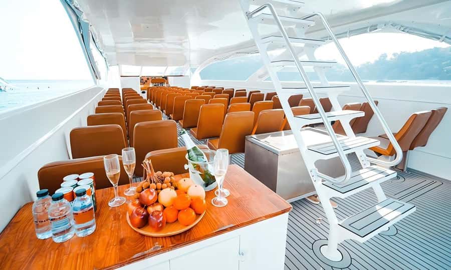 Phuket:Phi Phi, Bamboo, Maiton, Maya Speed Catamaran Tour - The return ride includes snacks and a sunset view