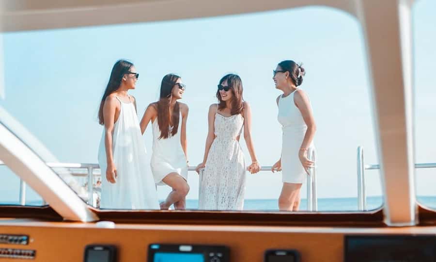 Phuket:Phi Phi, Bamboo, Maiton, Maya Speed Catamaran Tour - What the 73 dollar price really covers