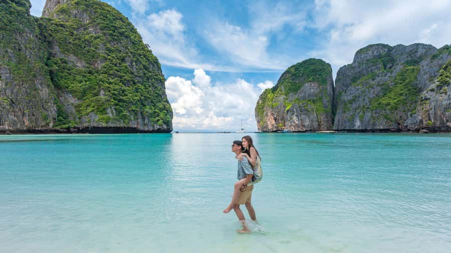Phuket: Phi Phi Khai or Maiton Island by Speedboat/Catamaran - Phi Phi Don and the beachside lunch