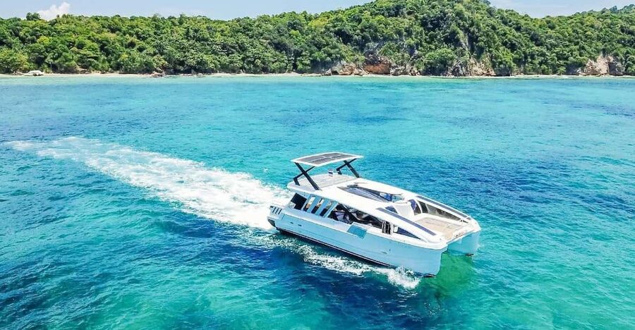 Phuket: Phi Phi & Maithon Island Day Trip by Power Catamaran - Maithon Island adds a second water session