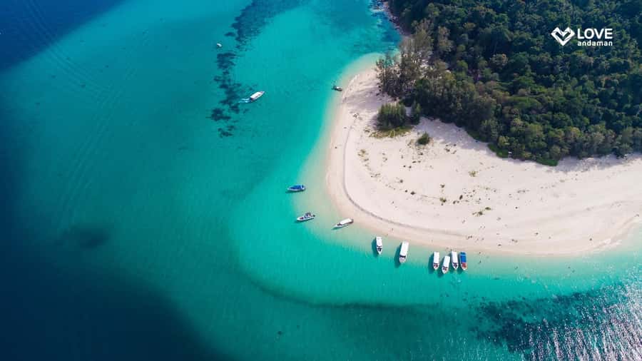 Phuket: Phi Phi Maiton Island Sunset Premium Catamaran Tour - Why the large catamaran changes the Phi Phi day