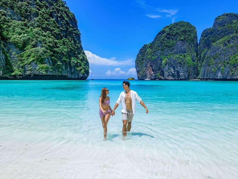 Phuket: Phi Phi, Maya and Khai Or Bamboo Island by Catamaran - Pileh Lagoon and the long-tail boat ride