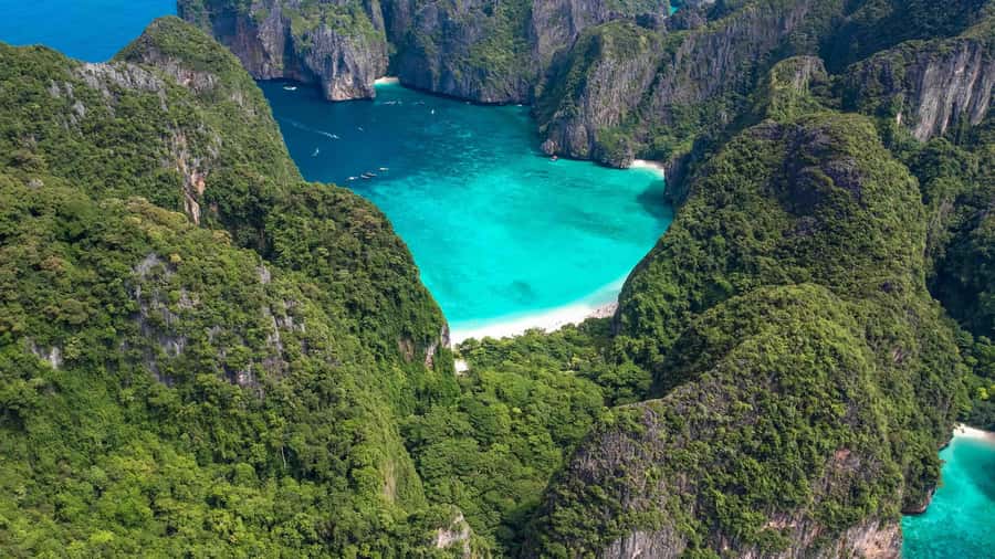 Phuket: Phi Phi, Maya & Bamboo By Premium Speed Catamaran - The catamaran ride to Maya Bay