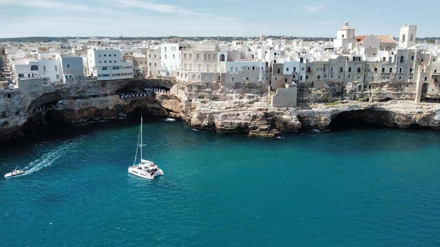 Polignano a Mare: Catamaran Tour with Aperitif & Local Food - The guides shape the experience