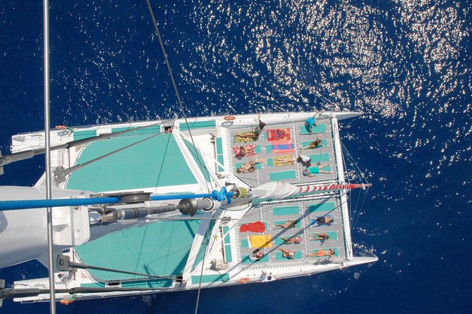 Portimao: Benagil Caves & Coastline - Catamaran - Finding the best place on the boat