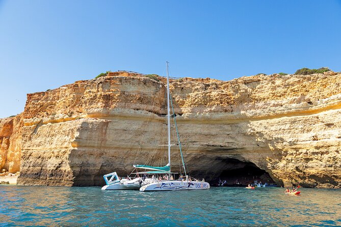 Portimao: Brunch and Benagil Caves - A four-hour view of the Algarve coast