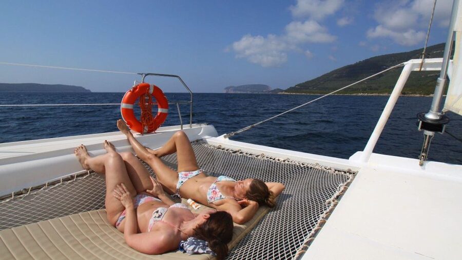 Porto Conte: Half-day catamaran tour with aperitif - Who should book this experience?
