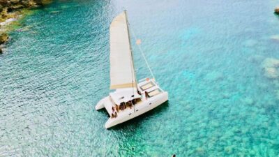 Porto Conte: Sunset catamaran excursion with aperitif