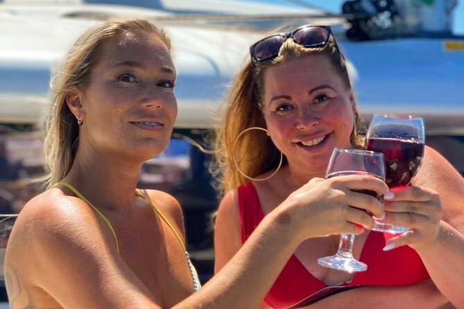 Private 5 hour catamaran cruise in south of Gran Canaria - Sailing the southern coast of Gran Canaria
