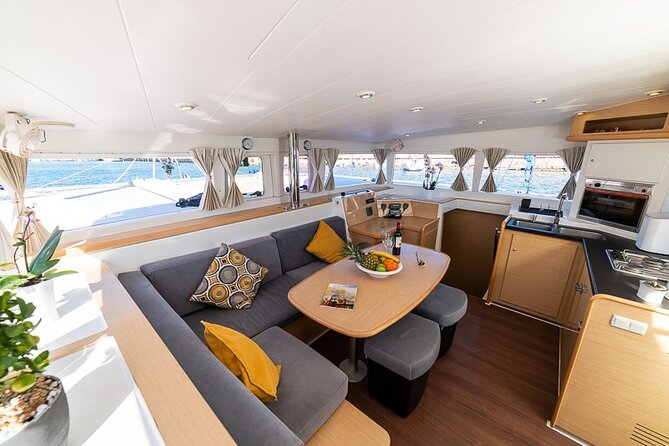 Private 5h Cruise Catamaran Santorini BBQ ,drinks, transfer - Mesa Pigadia: swimming, lunch, and black rock