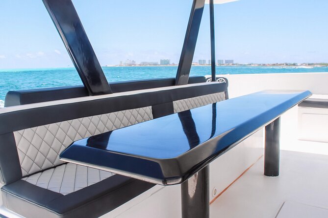 Private Atomic Catamaran Tour to Isla Mujeres - A private route toward Isla Mujeres