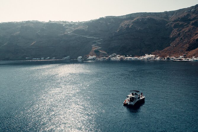 Private Caldera Cruise with Power Catamaran ENJOY incl. Meal & Drinks - White Beach, Red Beach, and time in the water