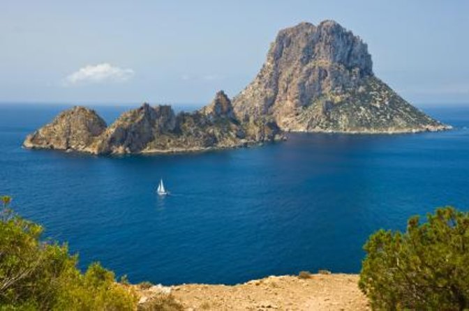 Private Catamaran Beach Hopping in Ibiza - The guides and the feel of the day