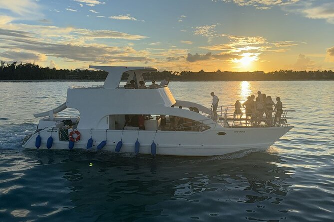 Private Catamaran Booze Cruise & Snorkeling - Getting to the boat at Bávaro Beach