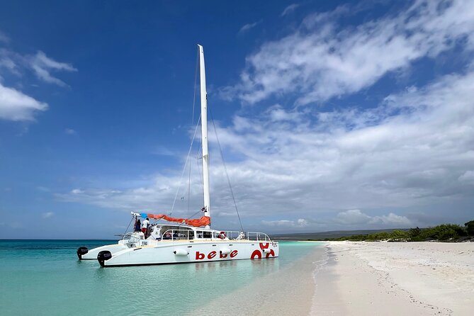 Private Catamaran Cruise to Bahia de las Aguilas - The coral barrier snorkeling stop