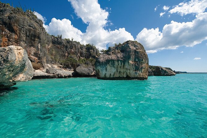 Private Catamaran Cruise to Bahia de las Aguilas - Transfers and the three-hour schedule