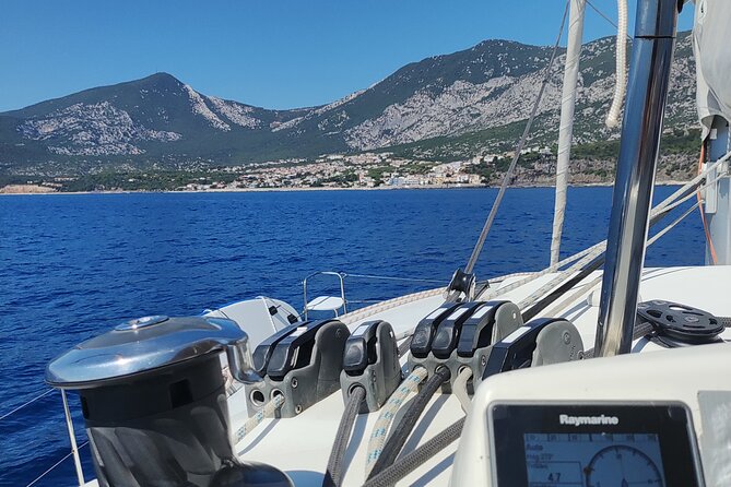 Private catamaran sailing trip around La Caletta -Berchida - Sardinia - Capo Comino brings clear water and white sand