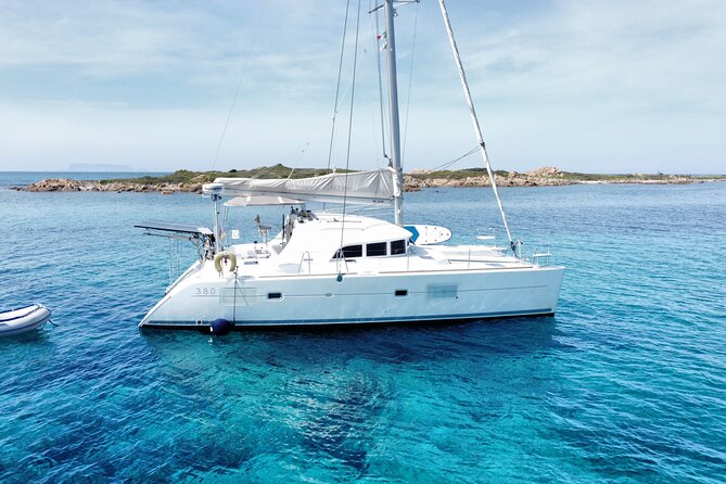 Private catamaran sailing trip around La Caletta -Berchida - Sardinia - What the private catamaran format really adds