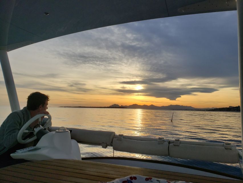 Private catamaran trip in the Bay of Juan les Pins at sunset - Seeing the villas of Cape d’Antibes