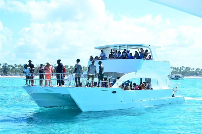 Private Catamaran with Sound system, Slide, Open bar & Snorkeling - One hour at the natural pool