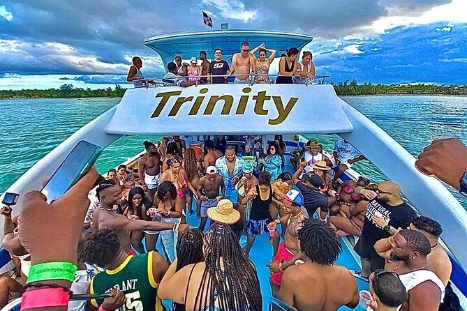 Private Catamaran wonderful Snorqueling slide & entartaiment team - Key points to know before you book