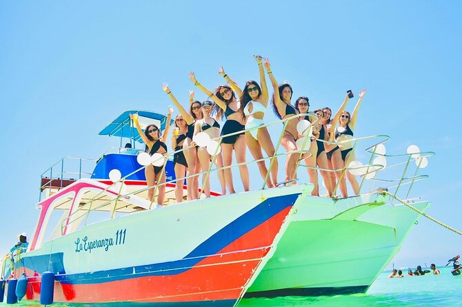 Private Catamaran wonderful Snorqueling slide & entartaiment team - The crew, photographer, and onboard service