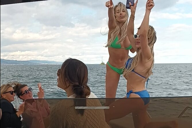 Private Charter in Catamaran Alexa by Barcelona 12 pax 2/4/8 HS - Seeing Barcelona from Port Olímpic