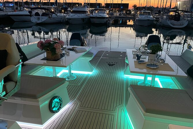 Private Charter in Catamaran Alexa by Barcelona 12 pax 2/4/8 HS - A private boat for 12 people