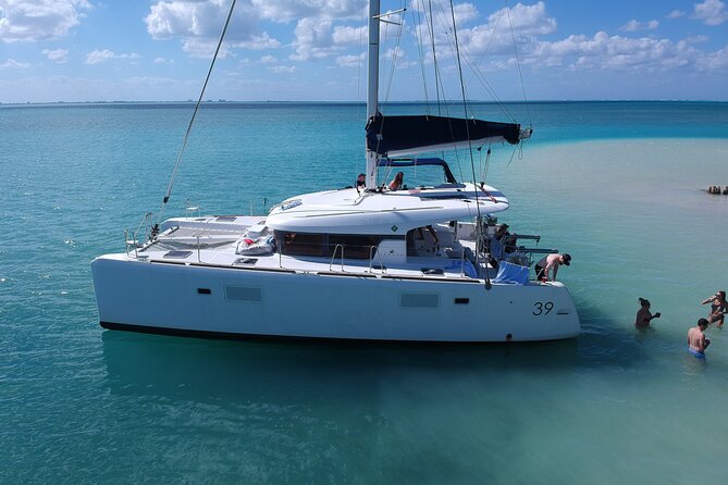 Private Luxury Catamaran Tour to Stingray City and Snorkel - Stingray City in Three Feet of Water