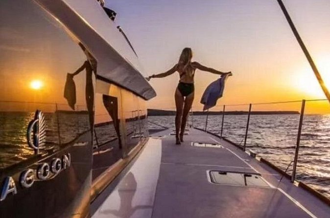 Private tour on a LUXURY Catamaran (Sunset and Wine Tour) - What the sunset timing adds