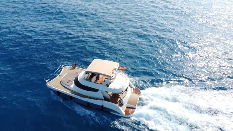 Puerto del Carmen: Private Sunset Catamaran Tour with Drinks - Captains Nico and Alejandro