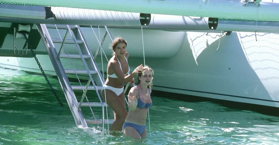 Puerto Plata: Catamaran Snorkeling Trip w/ Buffet & Open Bar - The crew, languages, and onboard mood