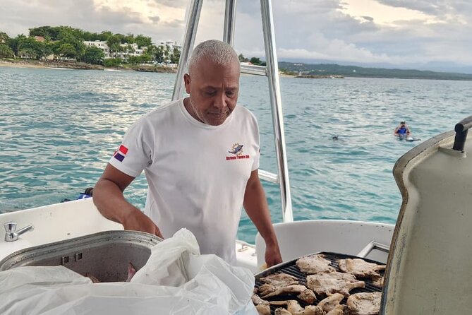 Puerto Plata : Party Boat Catamaran to Sosúa Bay - BBQ, tropical drinks, and the onboard meal