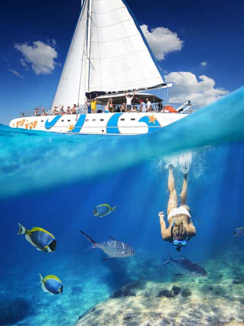 Puerto Plata: Sosúa Catamaran Day Trip with Lunch and Drinks - Music, dancing, and the open bar