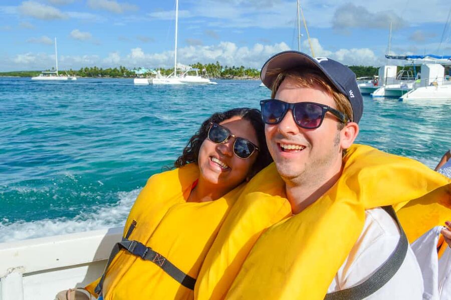 Punta Cana: Saona Island All Included Open Bar Catamaran - The natural pool and starfish stop