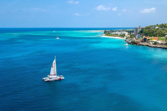 Reggae Catamaran and Snorkeling Open Bar Cruise Montego Bay - When the bar opens and the music turns up