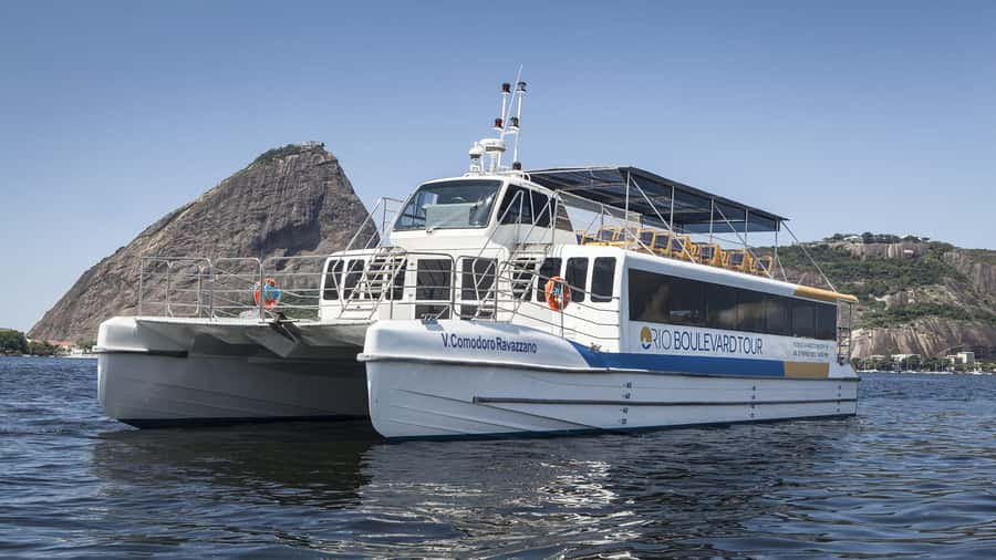 Rio: Guanabara Bay Boat Tour - Crossing toward Niterói and the Rio-Niterói Bridge