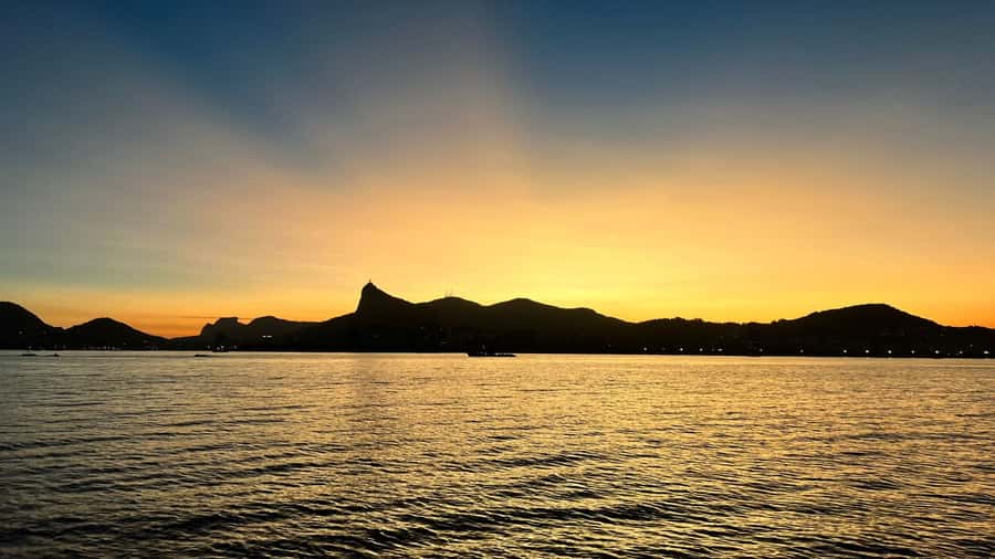 Rio: Guanabara Bay Boat Tour - The return past Urca and Flamengo Beach