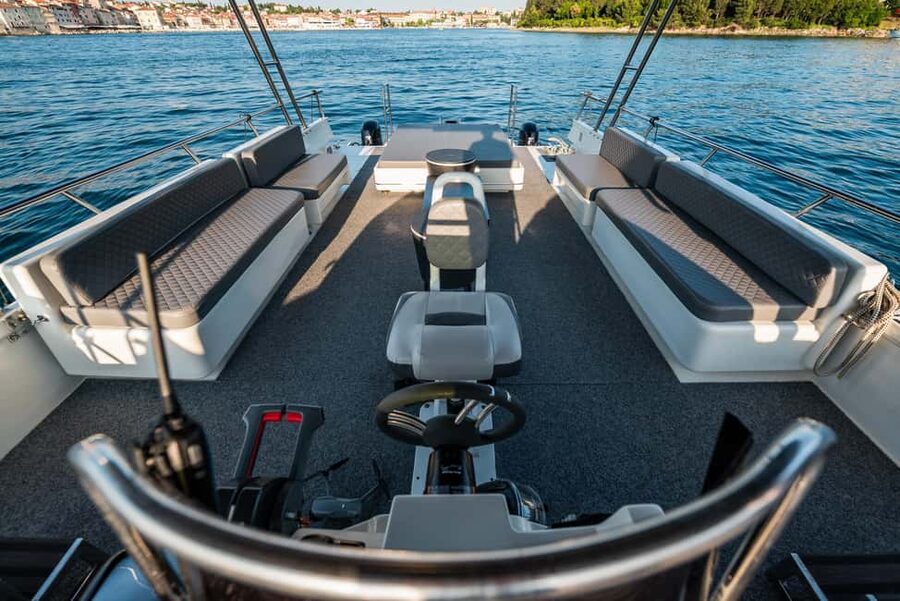 Rovinj: Private tours with catamaran - Using the SUP boards