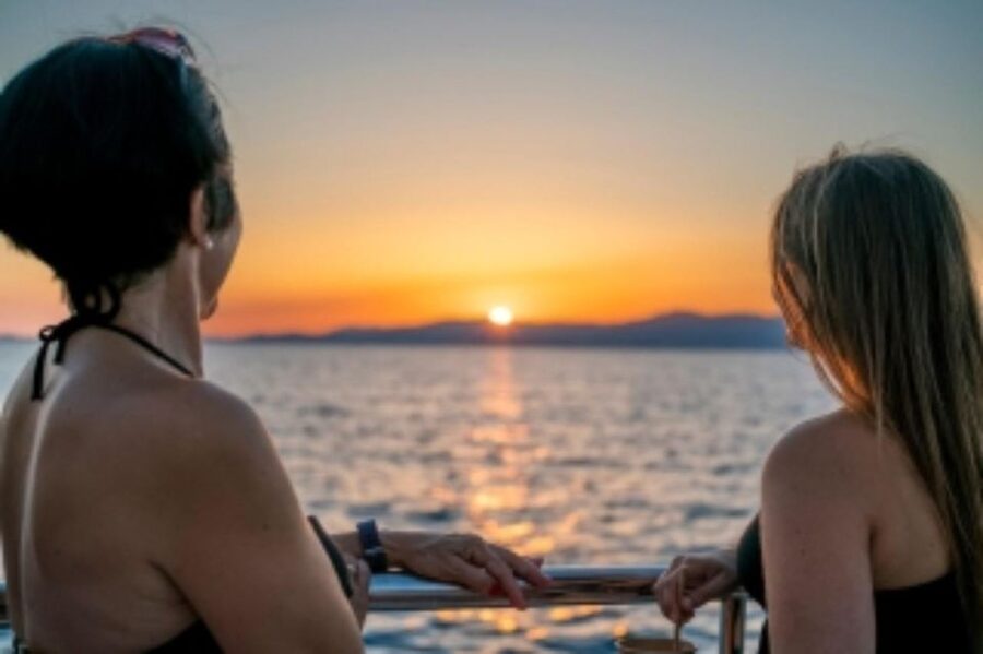 S'Arenal: Sunset Catamaran Cruise with BBQ - Setting off from Playa de Arenal