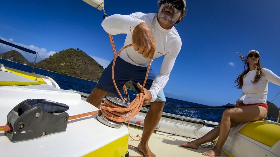Sailing catamaran in La Baie des Saintes - Booking details that matter