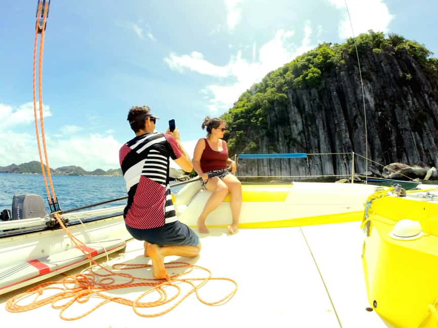 Sailing catamaran in La Baie des Saintes - Setting sail from Terre de Haut